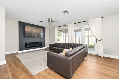 1662 Papaya Court, Las Vegas, NV 89119 Living Room