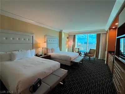 2000 North Fashion Show Drive 4400, Las Vegas, NV 89109 Bedroom