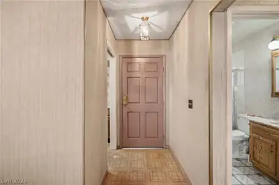 1949 Randa Lane, Las Vegas, NV 89104 