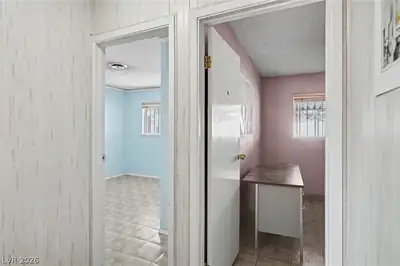 1949 Randa Lane, Las Vegas, NV 89104 