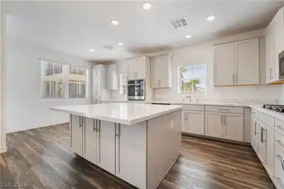 2555 HAMPTON Road 10202, Henderson, NV 89052 Kitchen