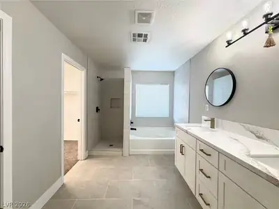 8469 Cavaricci Avenue Primary Bathroom