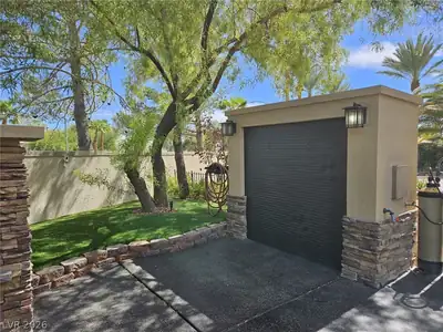 8175 Arville Street 32, Las Vegas, NV 89139 Garage