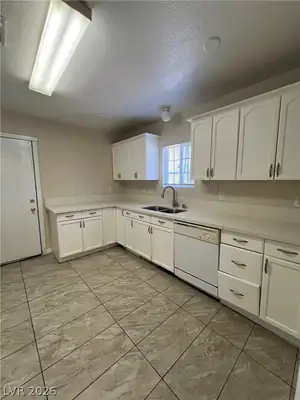 1304 Wengert Avenue, Las Vegas, NV 89104 Kitchen