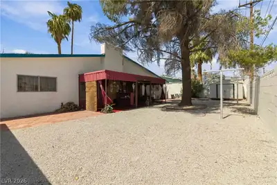 3232 Pawnee Drive, Las Vegas, NV 89169 Yard