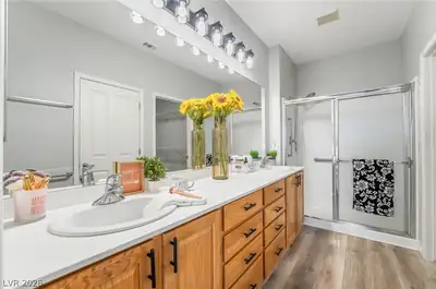 2593 CORVUS Street, Henderson, NV 89044 Primary Bathroom