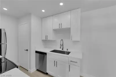 5111 Lindell Road 202, Las Vegas, NV 89118 Kitchen