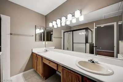2191 Pinetop Lane 104, Las Vegas, NV 89119 Primary Bathroom
