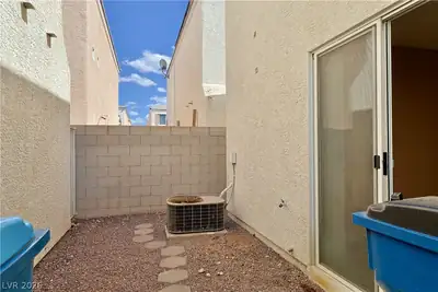 10048 Delicate Dew Street, Las Vegas, NV 89183 Yard