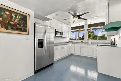 1730 Chippewa Drive, Las Vegas, NV 89169 Kitchen