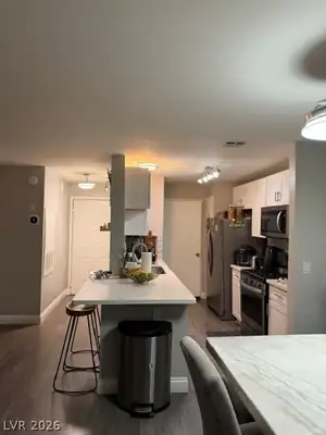 2200 South Fort Apache Road 2128, Las Vegas, NV 89117 Kitchen