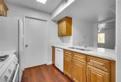 7885 West Flamingo Road 2088, Las Vegas, NV 89147 Kitchen