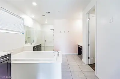 2181 Radiant Horizon Avenue, Henderson, NV 89052 Primary Bathroom