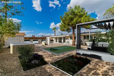 1115 Arrowhead Avenue, Las Vegas, NV 89106 Yard