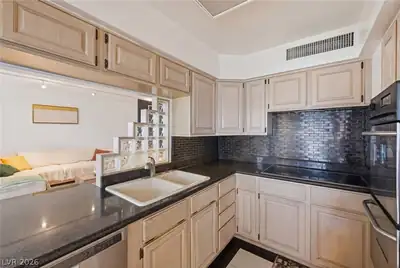 3111 Bel Air Drive 25H Kitchen