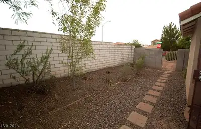 8998 Edgeworth Place, Las Vegas, NV 89123 Yard
