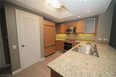 322 Karen Avenue 1803, Las Vegas, NV 89109 