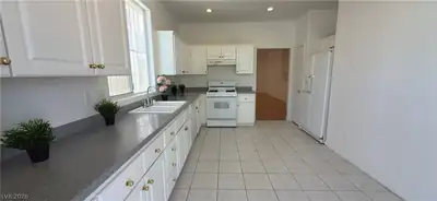 9612 Rainfall Avenue Kitchen