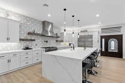 3096 Via Flaminia Court Kitchen