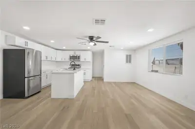 2233 Toiyabe Street, Las Vegas, NV 89156 Kitchen