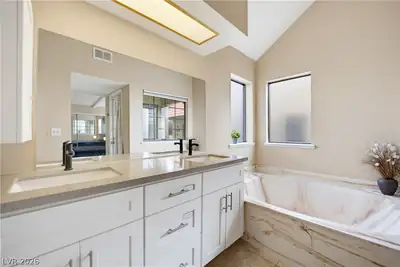 4752 Obannon Drive D, Las Vegas, NV 89102 Primary Bathroom