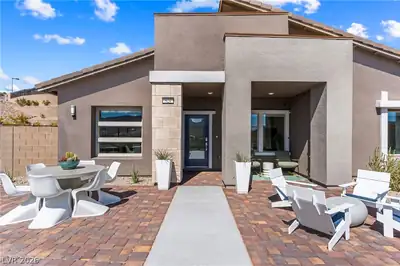 924 Kings Cliff Lane, Las Vegas, NV 89138 Front of Structure
