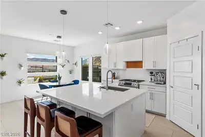 924 Kings Cliff Lane, Las Vegas, NV 89138 Kitchen