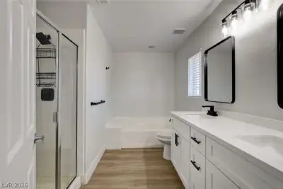 6236 Tawny Griffin Avenue, Las Vegas, NV 89139 Primary Bathroom