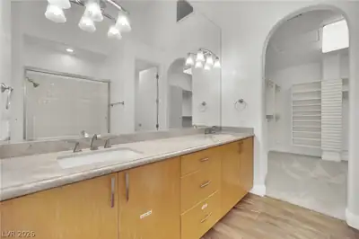 8736 Carlitas Joy Court, Las Vegas, NV 89117 Primary Bathroom