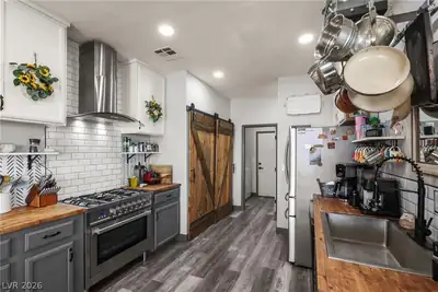 7066 Shimmering Avenue, Henderson, NV 89011 Kitchen