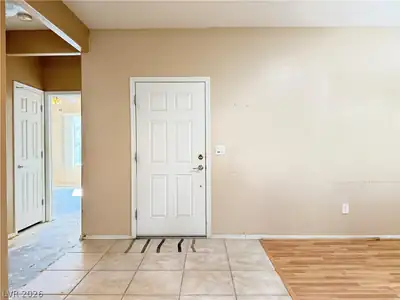 7528 Chaffinch Street, North Las Vegas, NV 89084 Entrance Foyer