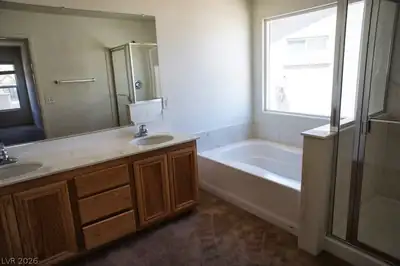 5644 Granville Lake Street, North Las Vegas, NV 89031 Primary Bathroom