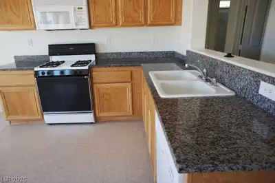 5644 Granville Lake Street, North Las Vegas, NV 89031 Kitchen