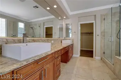 9512 Rocky Cliff Place, Las Vegas, NV 89144 Primary Bathroom