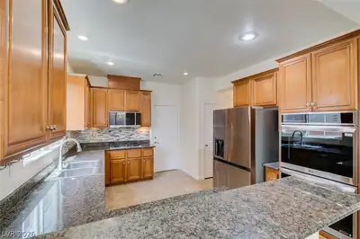10006 Dancing Lasso Court, Las Vegas, NV 89178 Kitchen
