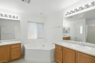 7369 Chrome Hill Street, Las Vegas, NV 89139 Primary Bathroom