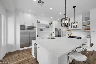 9521 Queen Charlotte Drive, Las Vegas, NV 89145 Kitchen