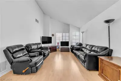 318 Bradford Drive Living Room