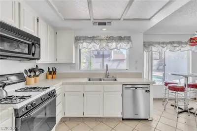 318 Bradford Drive Kitchen
