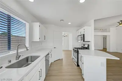 400 Breeze Way, Henderson, NV 89015 Kitchen