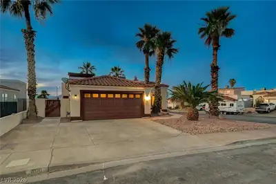 400 Breeze Way, Henderson, NV 89015 Front of Structure