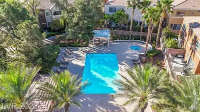9303 Gilcrease Avenue 2202 Pool