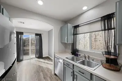 6674 Churnet Valley Avenue, Las Vegas, NV 89139 Kitchen