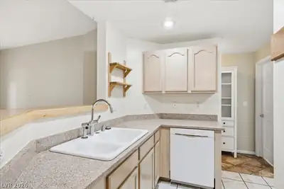 1708 Hills Of Red Drive 104, Las Vegas, NV 89128 Kitchen