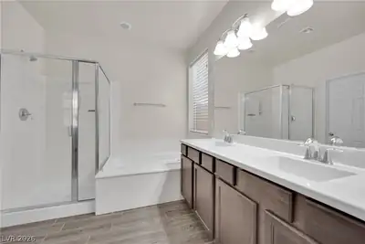 312 Casmailia Avenue, North Las Vegas, NV 89031 Primary Bathroom