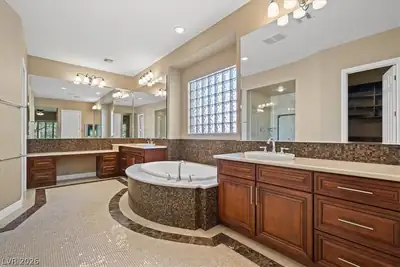 2104 Pont National Drive, Henderson, NV 89044 Primary Bathroom