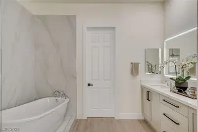 2953 Via Della Amore, Henderson, NV 89052 Primary Bathroom