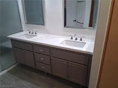 9116 Kings Town Avenue, Las Vegas, NV 89145 Primary Bathroom
