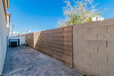 5178 Paradise Skies Avenue, Las Vegas, NV 89156 Yard