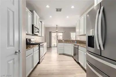 6092 Fox Creek Avenue, Las Vegas, NV 89122 Kitchen